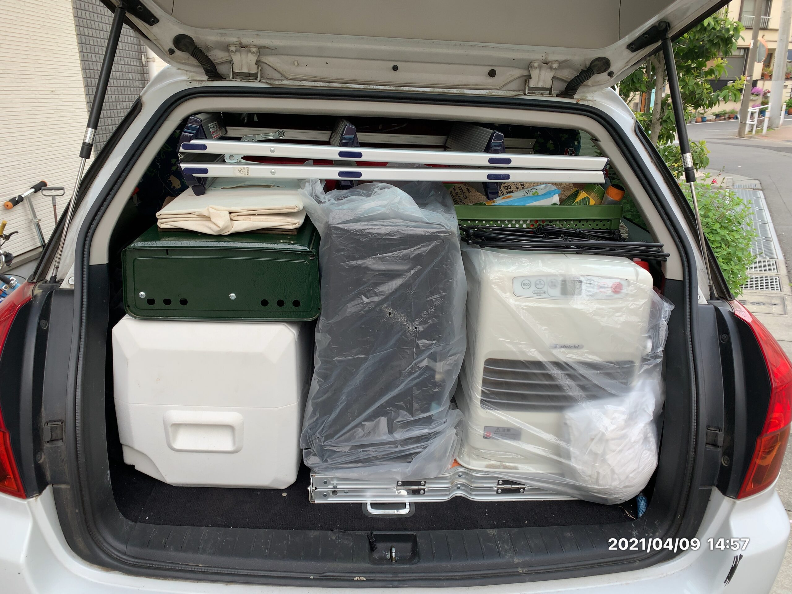 キャンプ　石油ストーブの積み込み