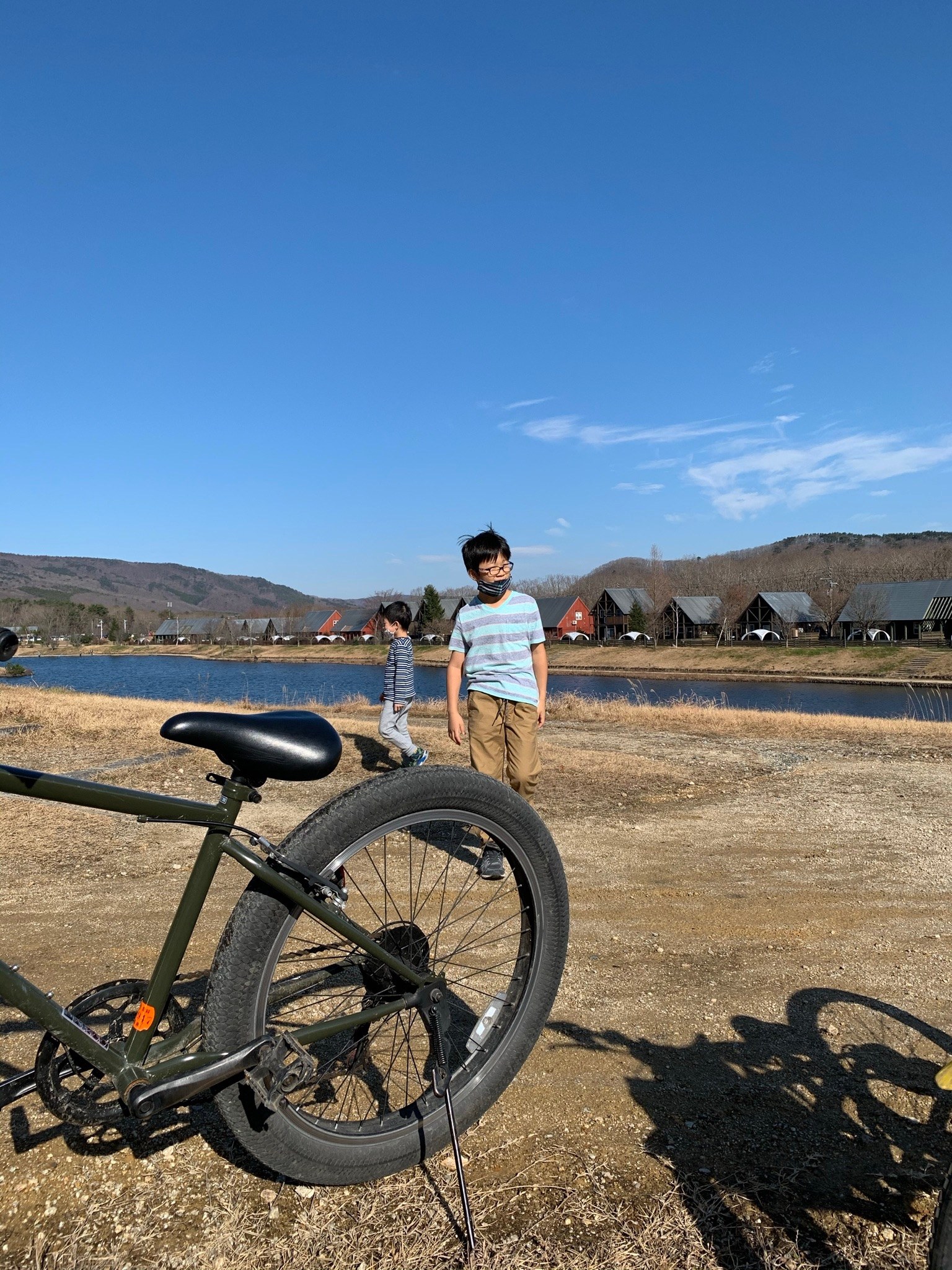 エンゼルフォレスト白河高原の湖のほとりとレンタル自転車
