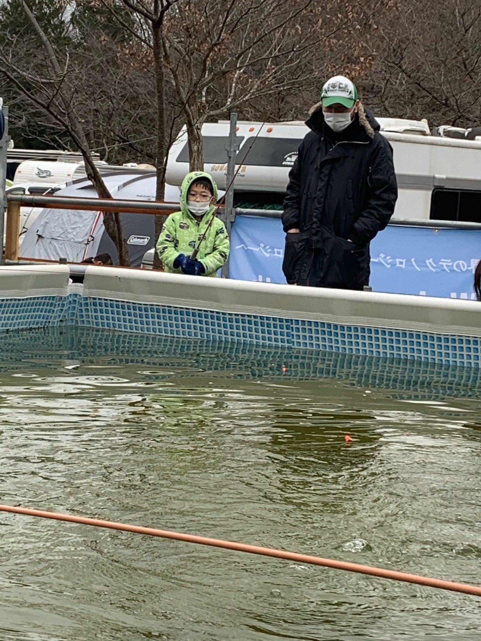 ファミリーパーク那須高原のニジマス釣りのプール