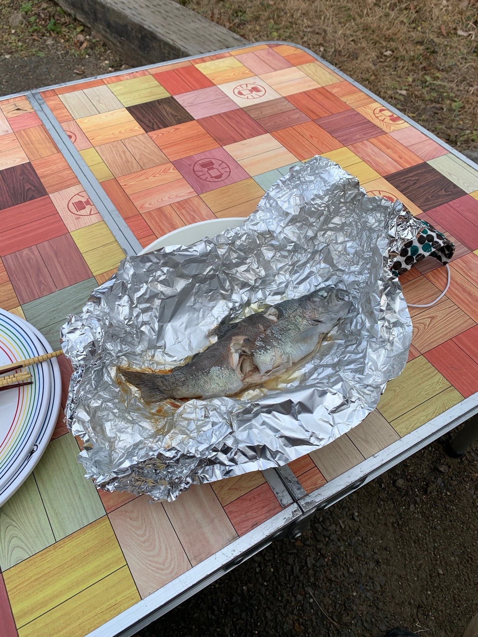焼き上がったニジマスのホイル焼き